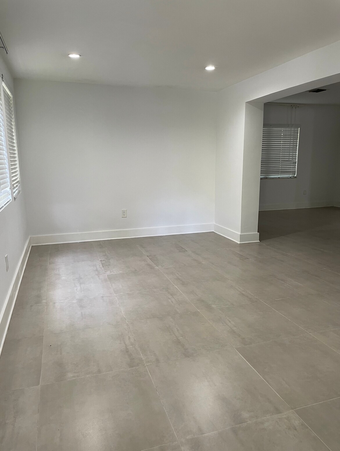 Building Photo - 607 Velarde Ave