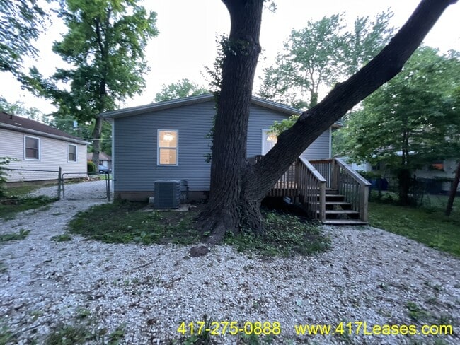 Building Photo - 2126 N Park Ave