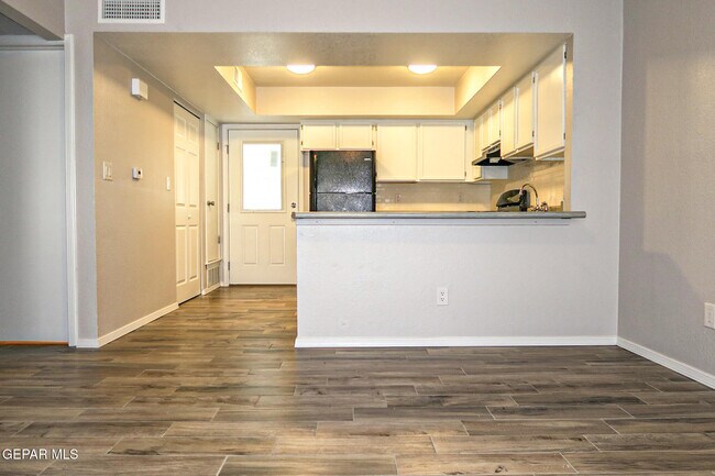 Building Photo - 5198 Viceroy Dr