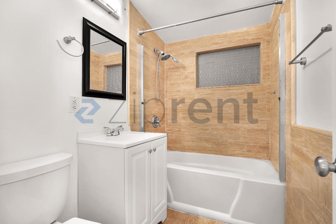 Building Photo - Unit