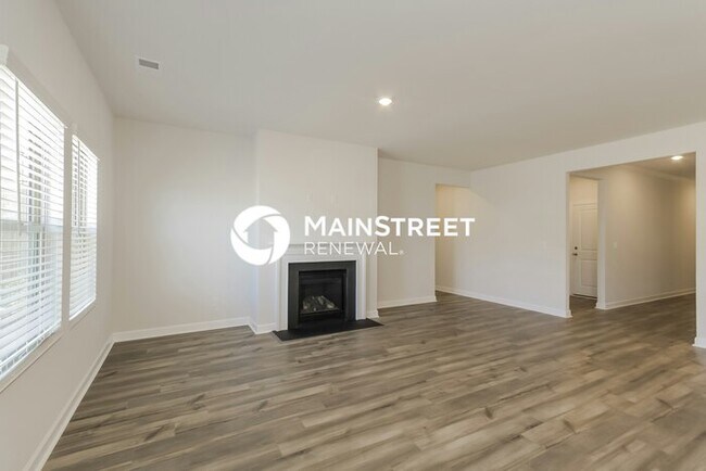 Building Photo - 3 Bedroom Pet-Friendly Home in Charlotte, NC with Main Street Renewal