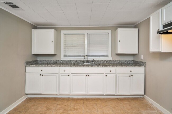 Building Photo - Renovated 3BR Gem in Sumiton