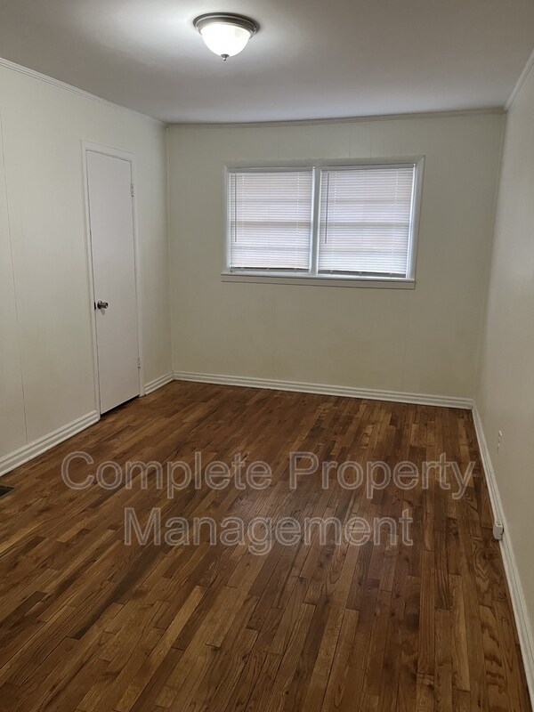 Building Photo - 340 Kappa Ave S