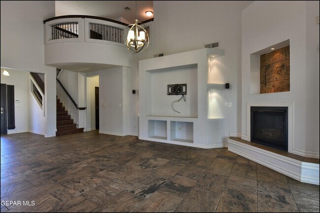 Building Photo - 5649 Valley Maple Dr