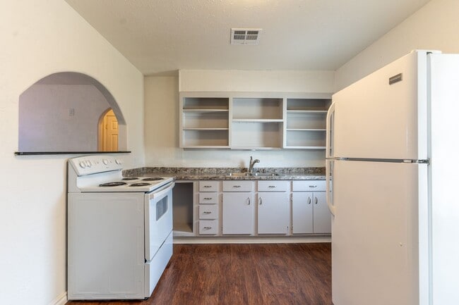 Building Photo - 1621 Thompson Dr
