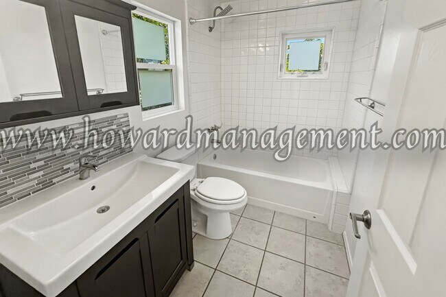 Building Photo - 1658 Centinela Ave