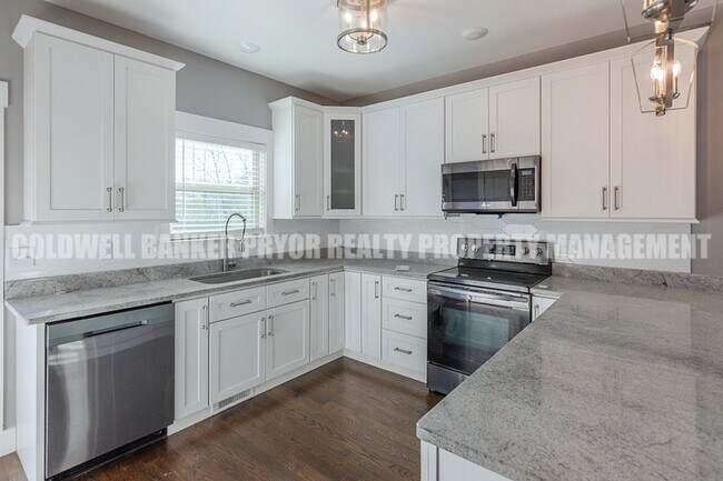 Building Photo - 9618 Shooting Star Cir