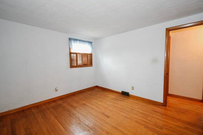 Building Photo - 60 Wildwood Rd