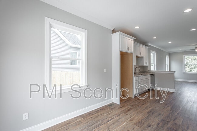 Building Photo - 2631 Rogers Dr SE