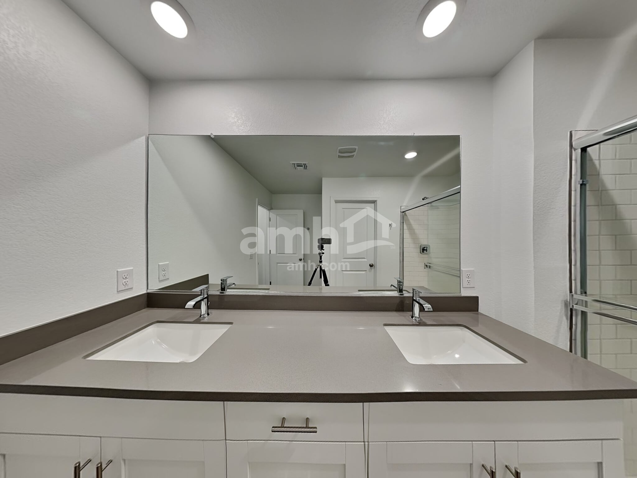 Building Photo - 4219 W St Charles Ave