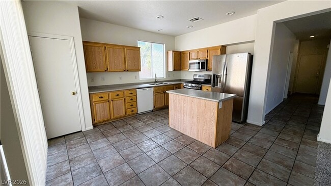 Building Photo - 2424 Predera Ave