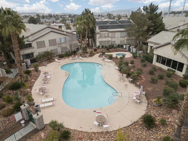 Building Photo - Three bedroom unit on the 1st floor of gat...