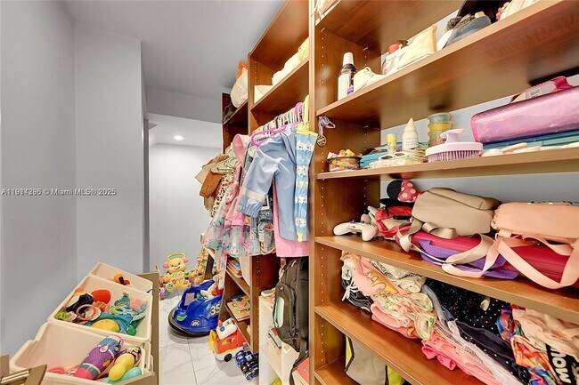 Building Photo - 18578 Woodstream Dr