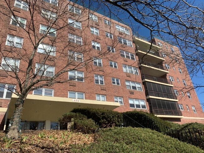 Primary Photo - 415 Claremont Ave