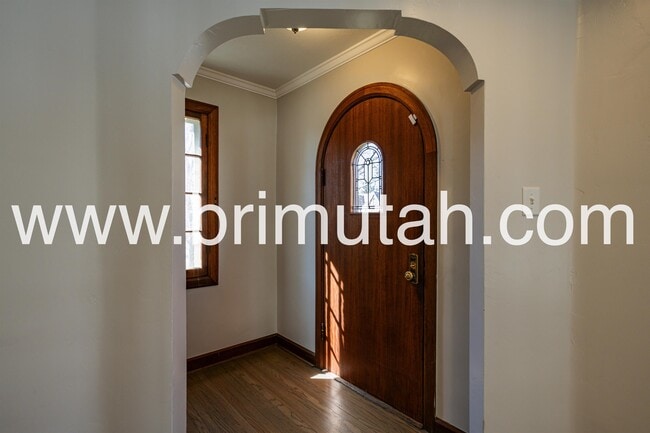 Building Photo - 1572 Kensington Ave