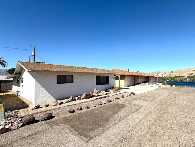 Building Photo - Charming 3BR Home w/ River Views, Open Floor Plan & Island Kitchen- Available Now!