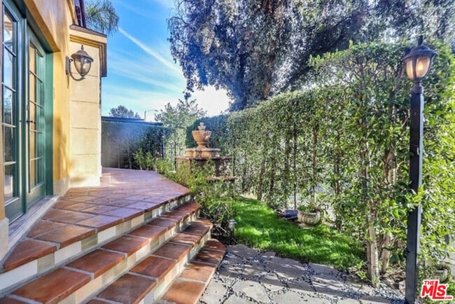 Building Photo - 1847 E Del Mar Blvd