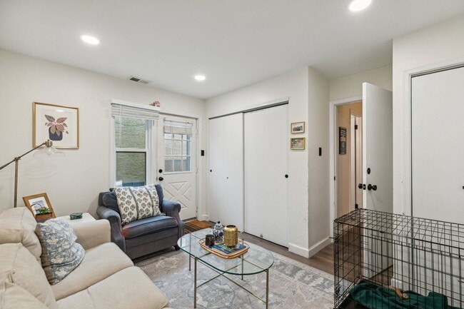 Building Photo - 1829 Kater St