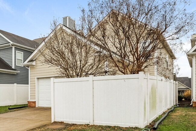 Building Photo - 2447 Cason Ln