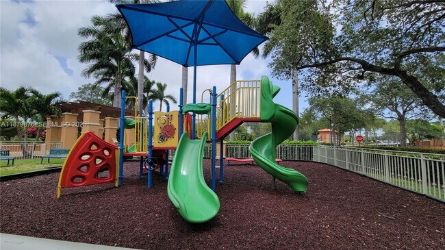 Building Photo - 5010 S Harbor Isles Dr