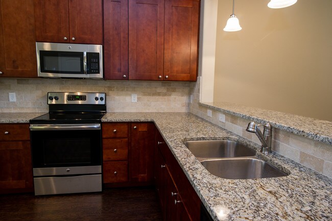 Building Photo - 1008 Dominik Dr