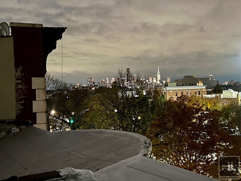 Building Photo - 6BR 3BA Historic Limestone Duplex In Crown...