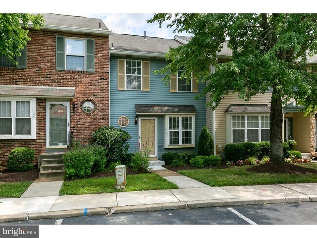 Building Photo - 122 Camber Ln