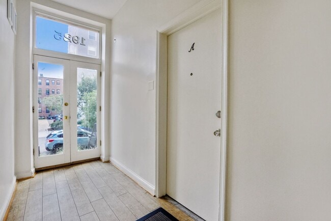 Building Photo - Professionally Managed// 3 Bedroom 2 Bathroom Condo // Kalorama/Dupont Circle// 1 Parking Spot In...