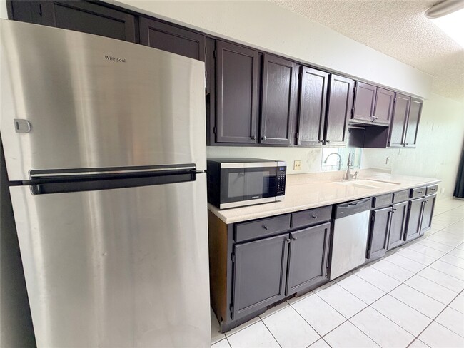 Building Photo - 2535 Planters Row