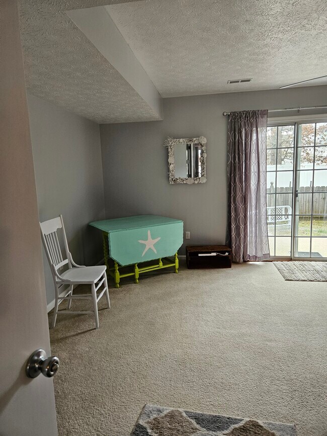 Building Photo - 309 Crestwood Ct