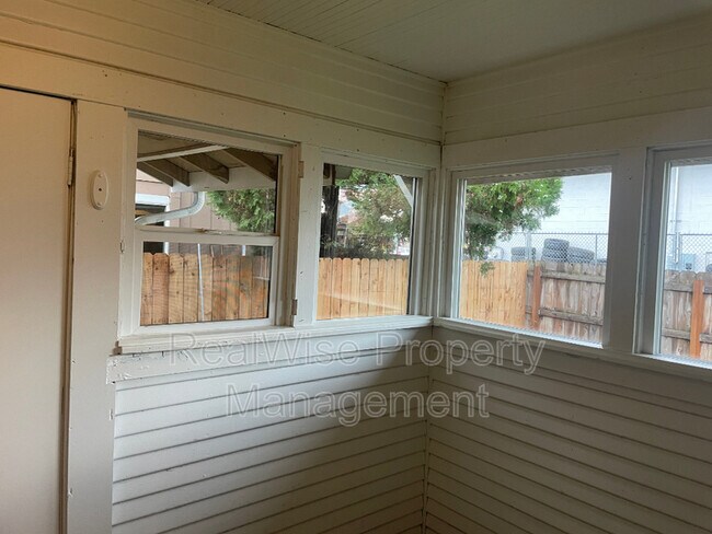 Building Photo - 300 Edwards St