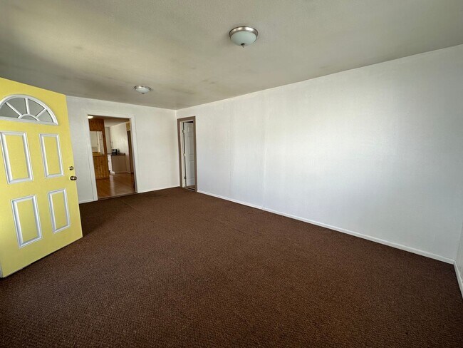 Building Photo - 13A Road 5481
