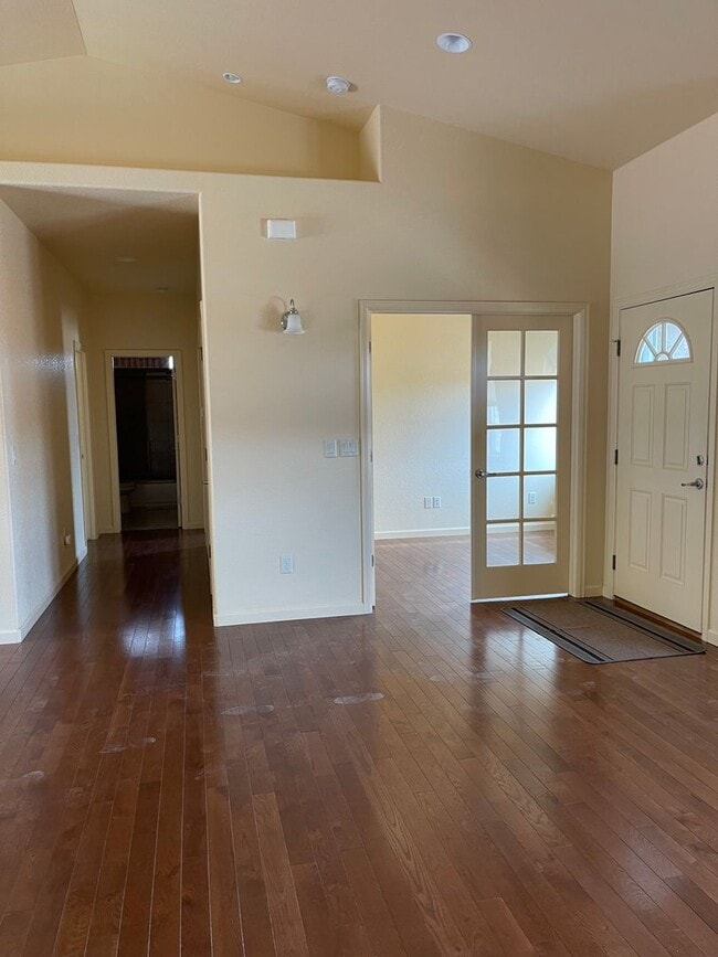 Building Photo - 422 Storm Ridge Dr