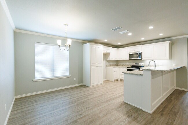 Building Photo - Beautiful Duplex in Shallowater