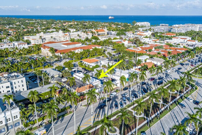 Building Photo - 261 Royal Poinciana Way