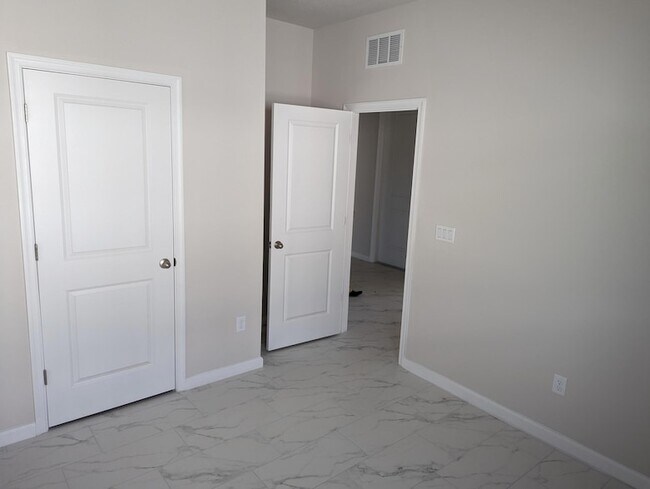 Building Photo - 10597 SW Vasari Way