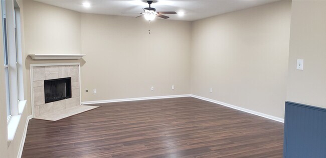 Building Photo - 3839 Landon Park Dr