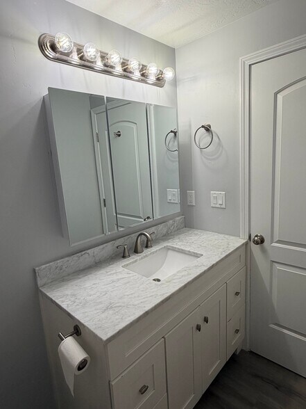 Building Photo - 518 N 350 E
