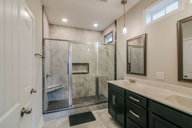 Building Photo - 1132 Eagle's View Dr