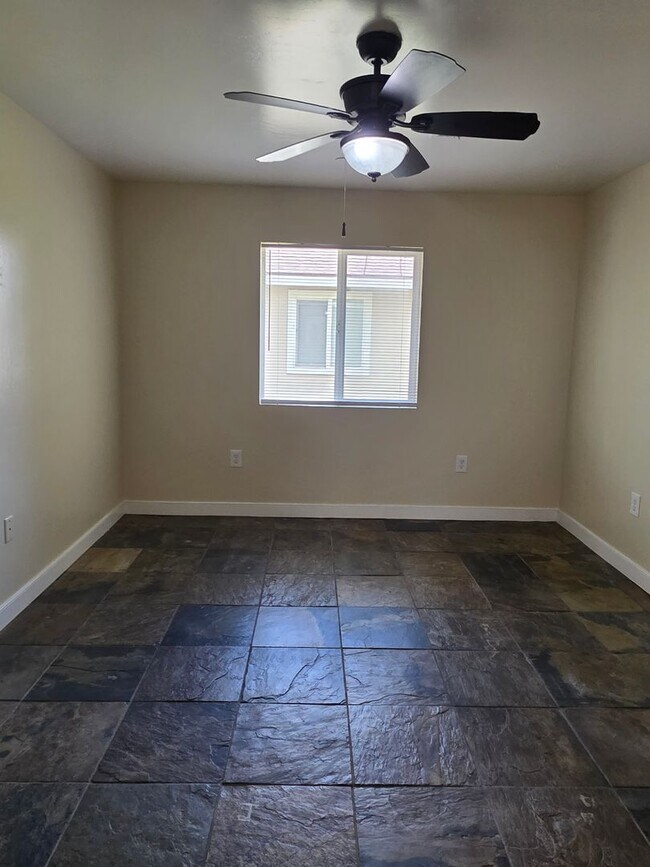 Building Photo - 315 Warren Ave