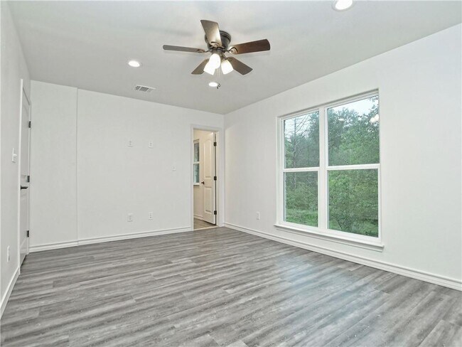 Building Photo - 208 Sendero Cove