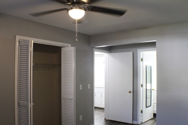 Building Photo - 2 bedroom Condo for rent! Available this A...