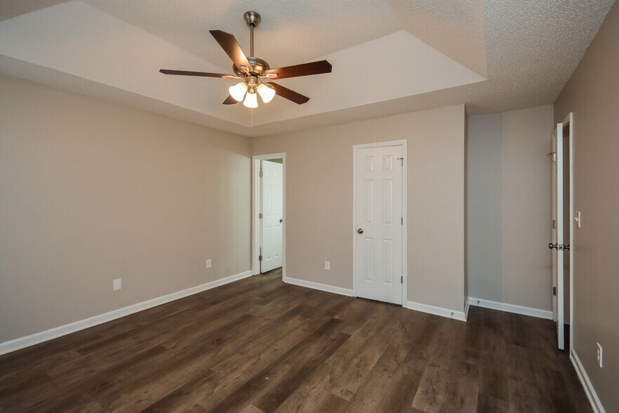 Building Photo - 608 Fieldcrest Dr