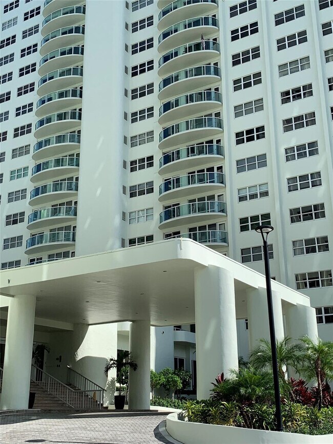 Building Photo - 3410 Galt Ocean Dr