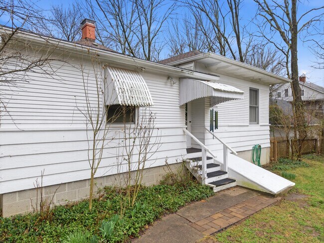 Building Photo - 303 Westwood Ave