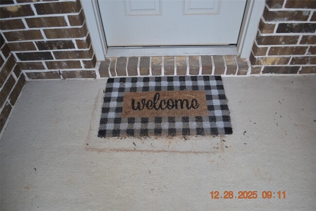 Building Photo - 1613 Sunbend Ln