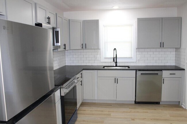 Building Photo - 18008 E 27 St S