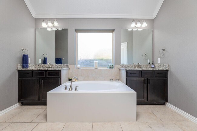 Building Photo - 8727 Hideout Bnd