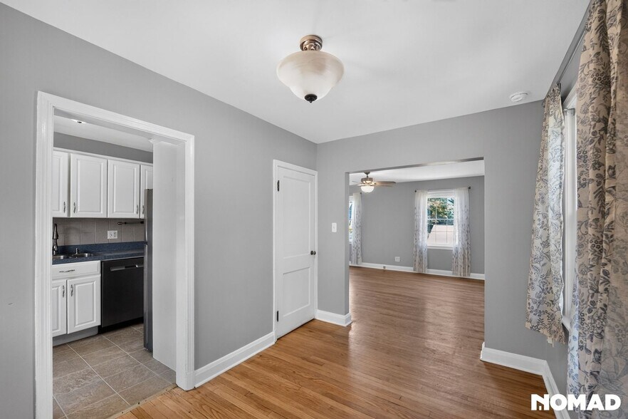 Building Photo - 442 Westshire Dr