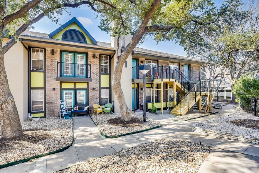 Building Photo - 7685 Northcross Dr